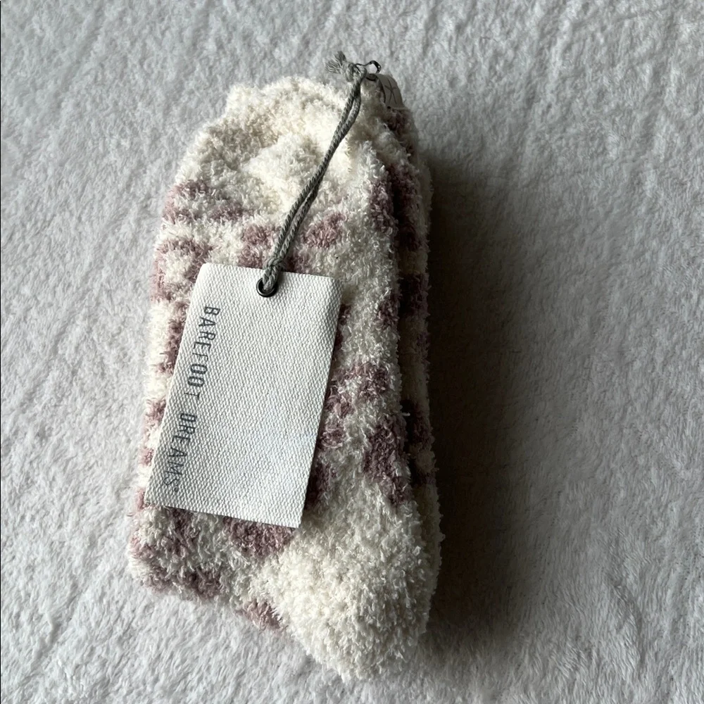 Barefoot Dreams CozyChic Cream/Stone Socks - Picture 4 of 8